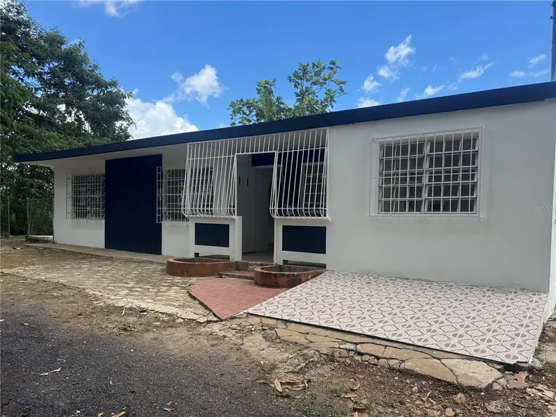 . Carr. 352 Km 3.7, PR