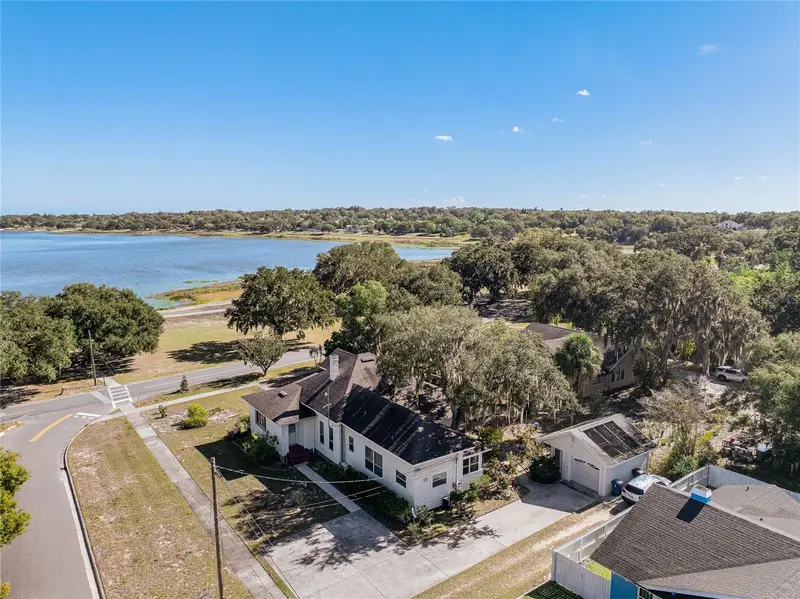 102 S Lakeshore Blvd, FL