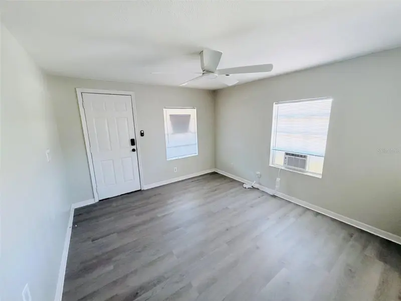 1002 Avenue E #4, FL