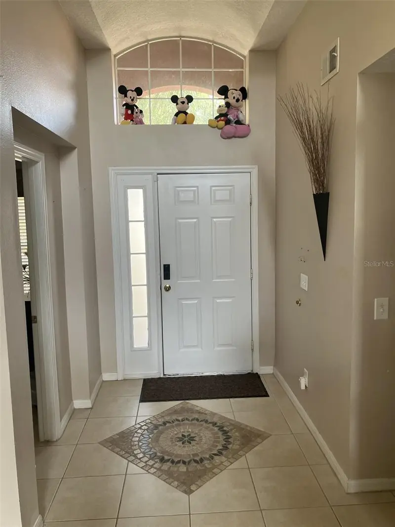 345 Solana Cir, FL