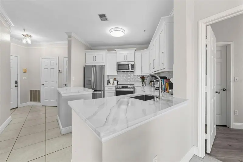 4333 Bayside Village Dr #304, FL