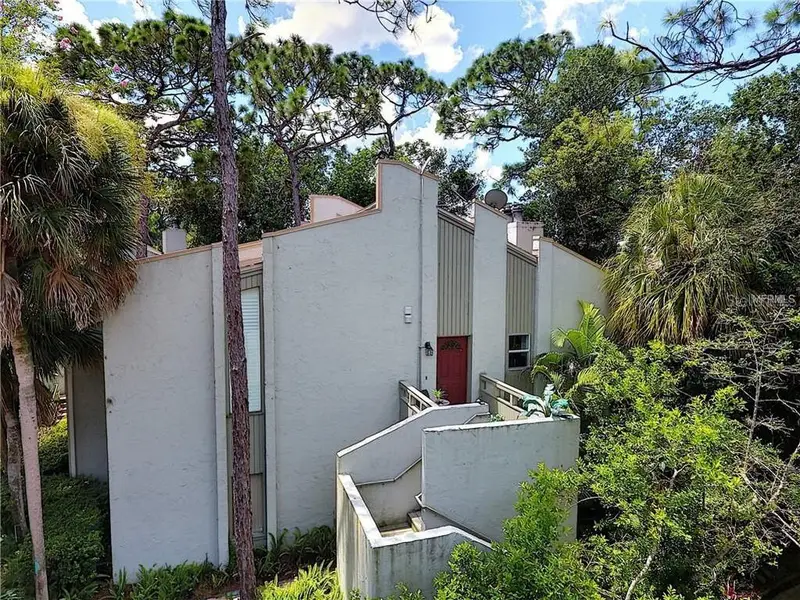 205 Fairway Dr, FL