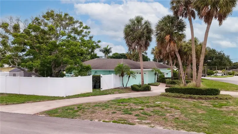 301 Palm Dr, FL