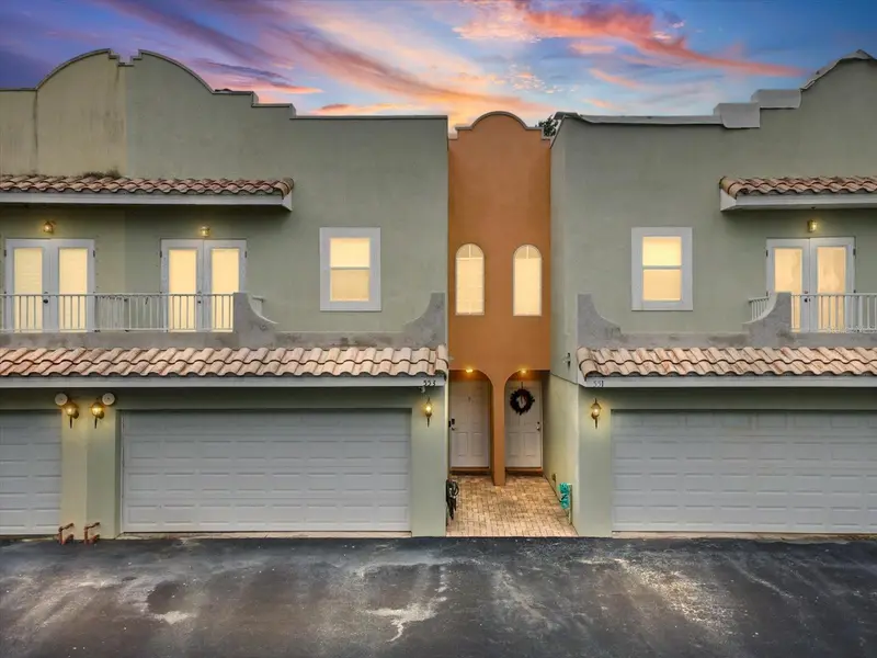 553 Lusara Ct, FL