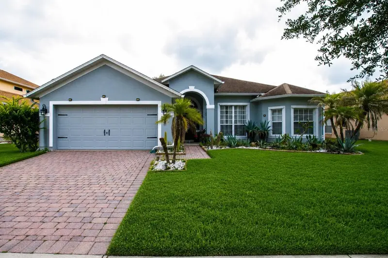 2711 Patrician Cir, FL