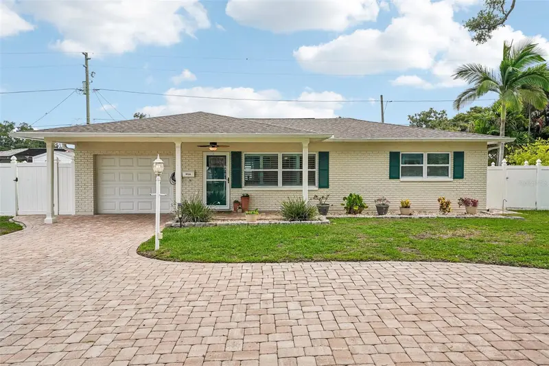 9725 48th Pl N, FL