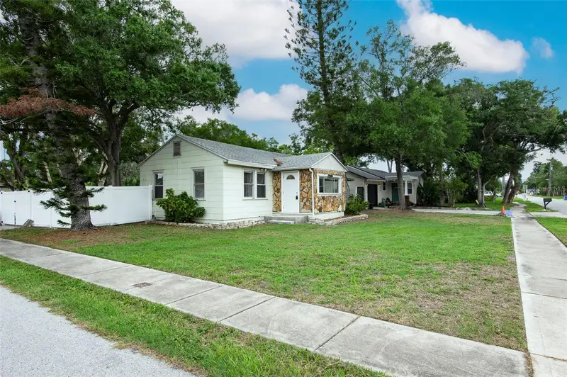 7102 62nd St N, FL