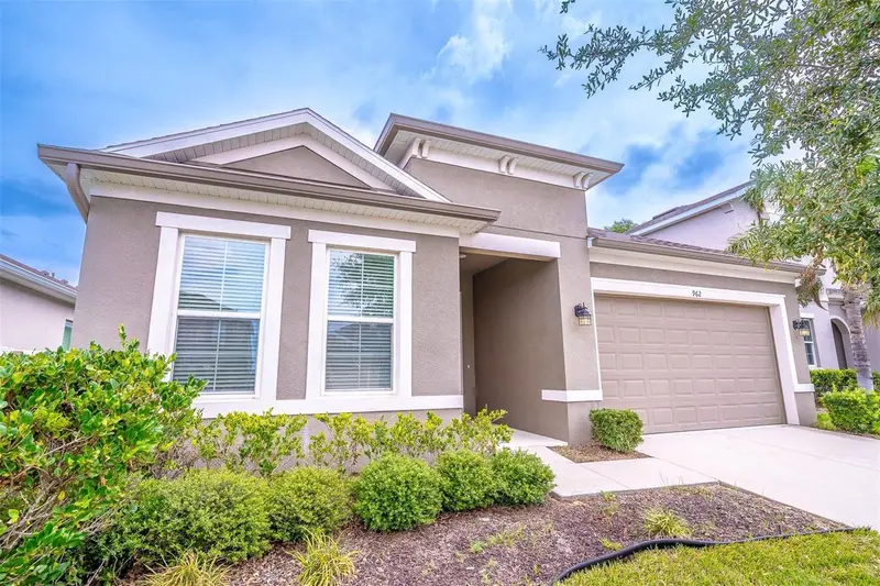 962 Grand Hilltop Dr, FL
