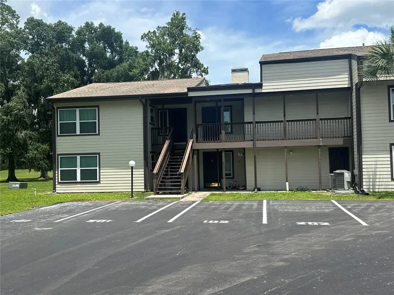 17202 Sandalwood Dr #202, FL