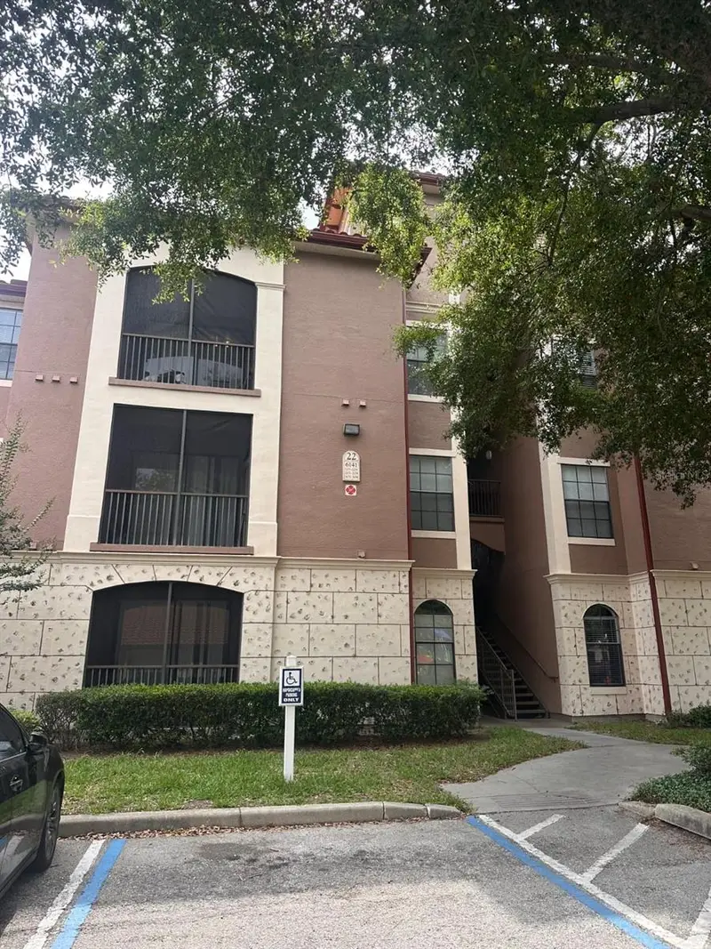 6141 Metrowest Blvd #106, FL