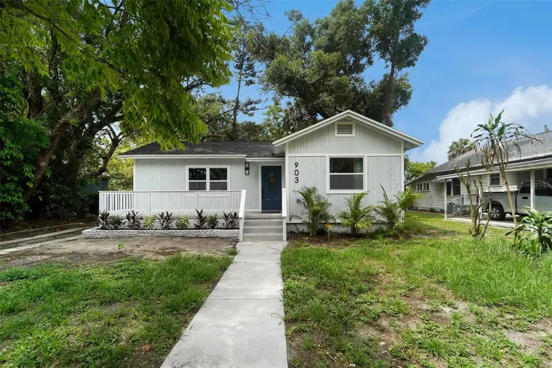 903 E Cayuga St, FL