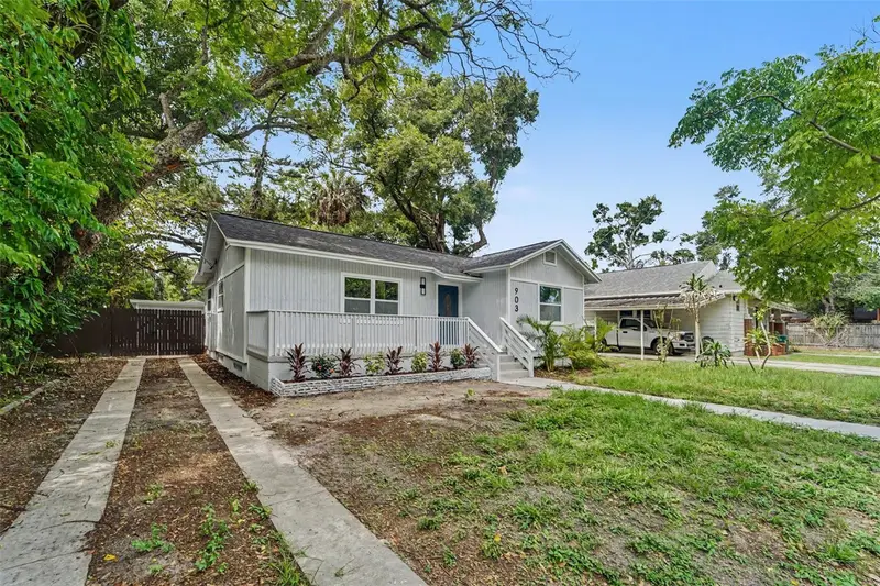 903 E Cayuga St, FL