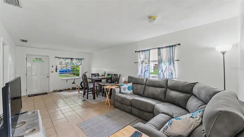 710 & 712 W Alamo Dr, FL