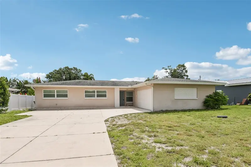 563 Eastview Rd, FL