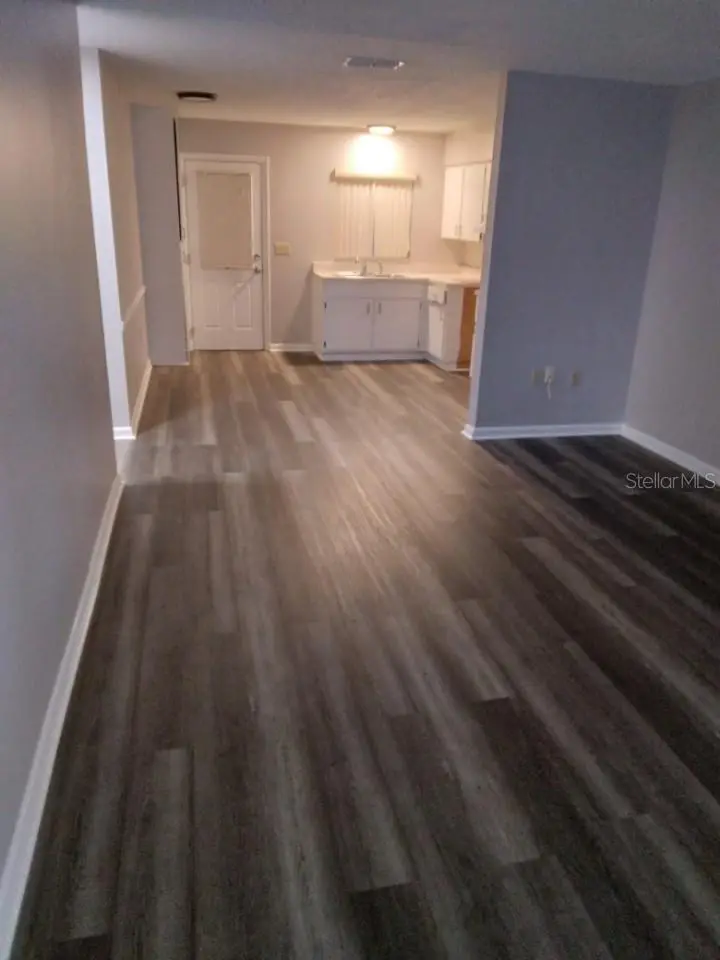 27 W Raymond St, FL