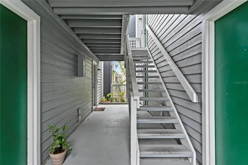 606 S Albany Ave #17, FL