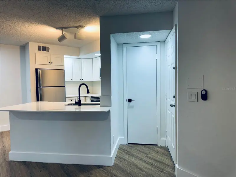 4630 Commander Dr #1023, FL