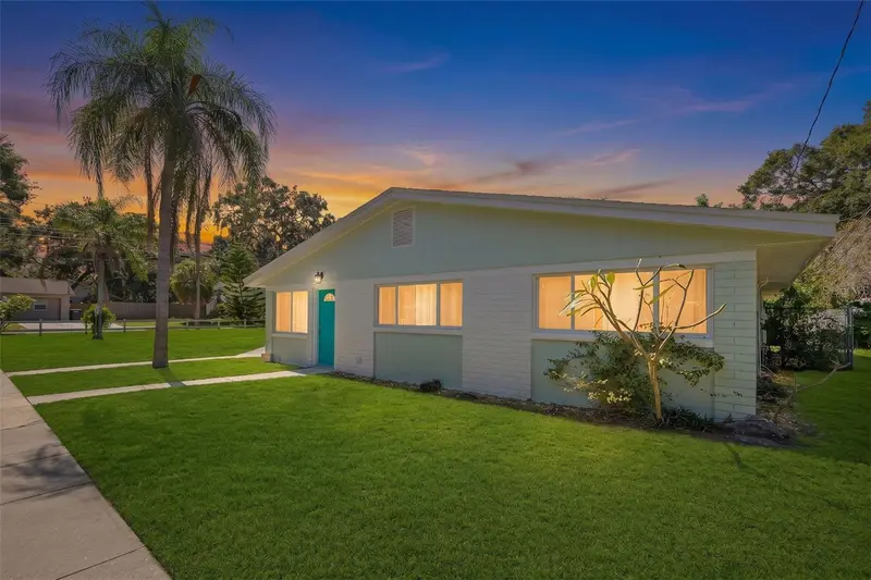 415 Maple Way #A & B, FL
