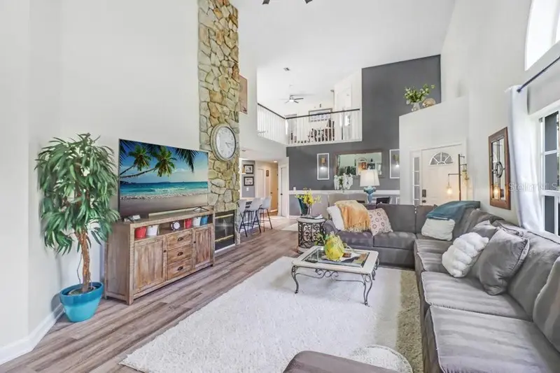 6049 Gentle Ben Cir, FL