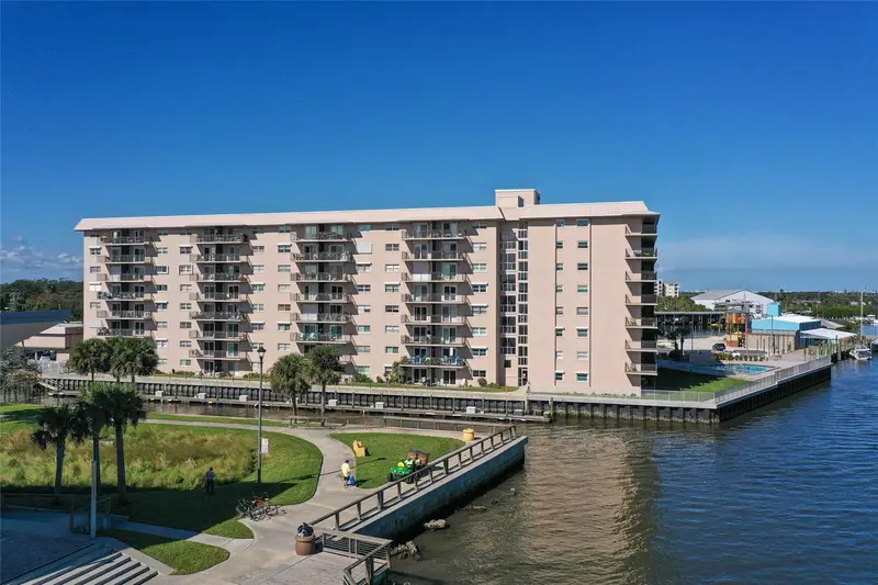 101 N Riverside Dr #6050, FL