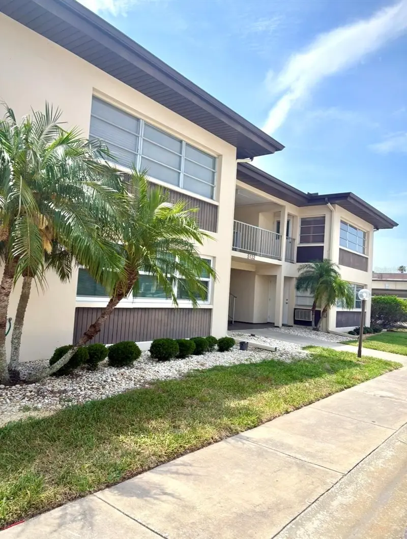 5132 Amulet Dr #107, FL