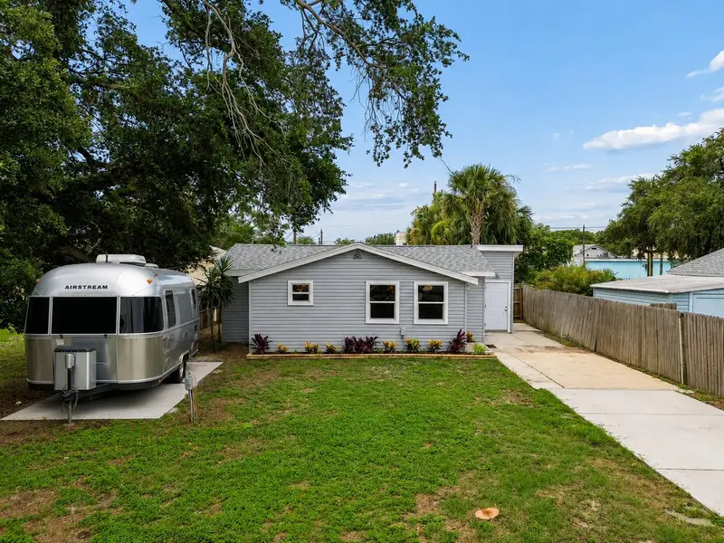 205 2nd Ave Nw, FL