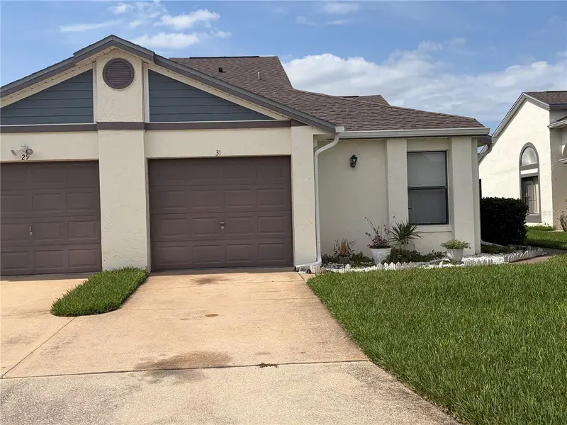 31 Lakepointe Cir, FL