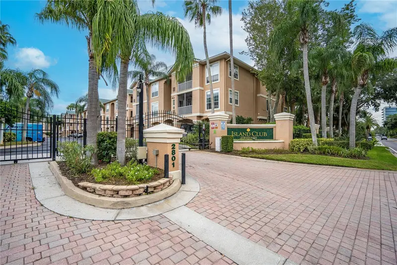 3205 Bay Club Cir #3205, FL
