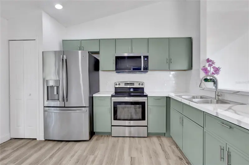 318 Walpole Loop, FL