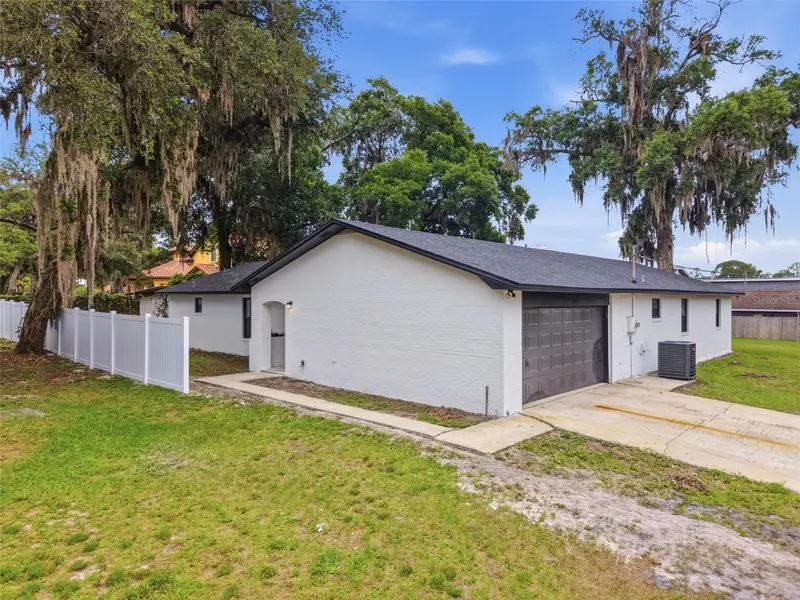 107 S High St, FL