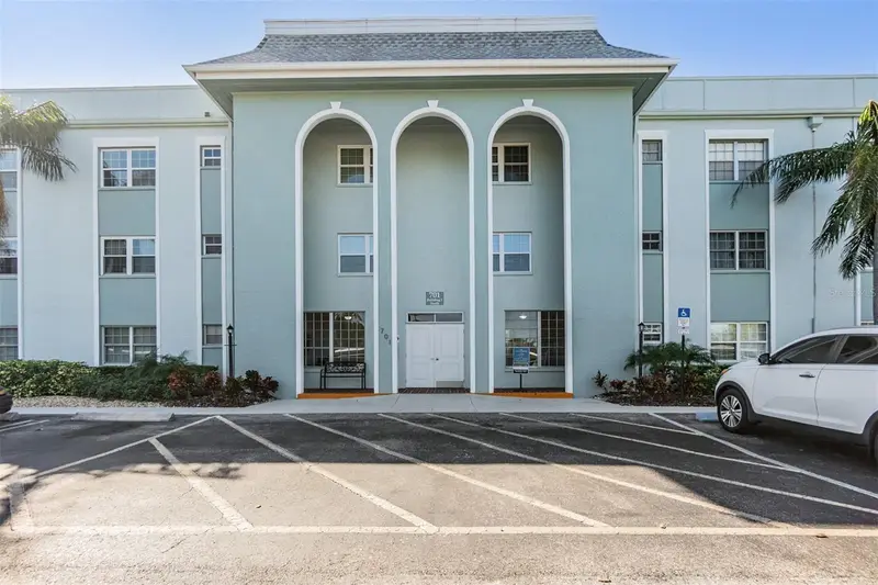 701 Poinsettia Rd #306, FL