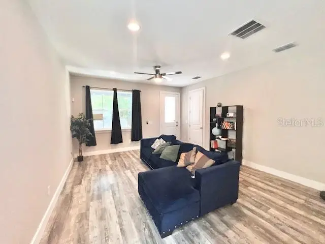 907 Randall St, FL