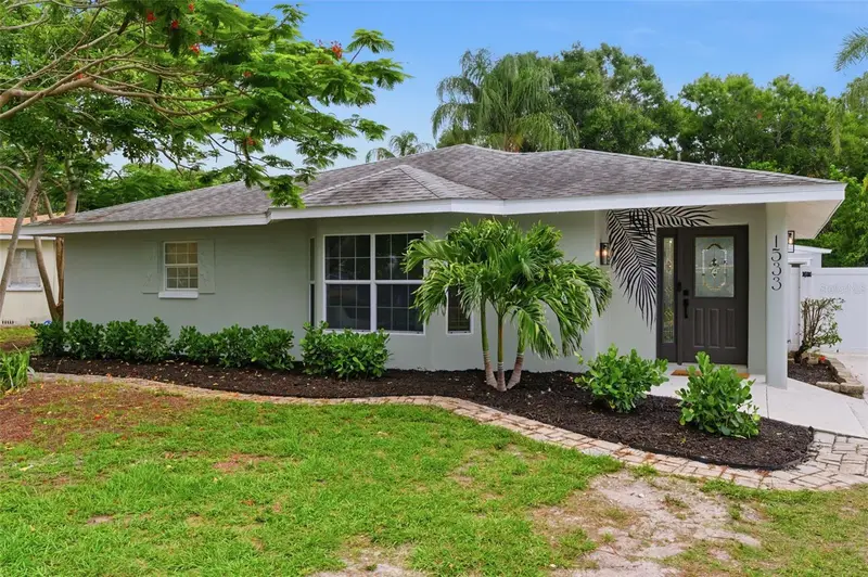 1533 Suffolk St N, FL