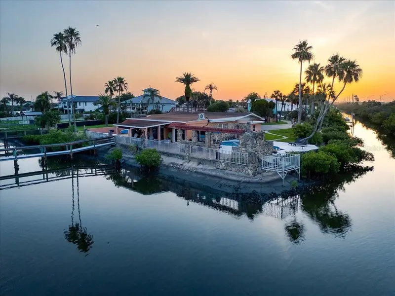 2 Richmond Dr, FL
