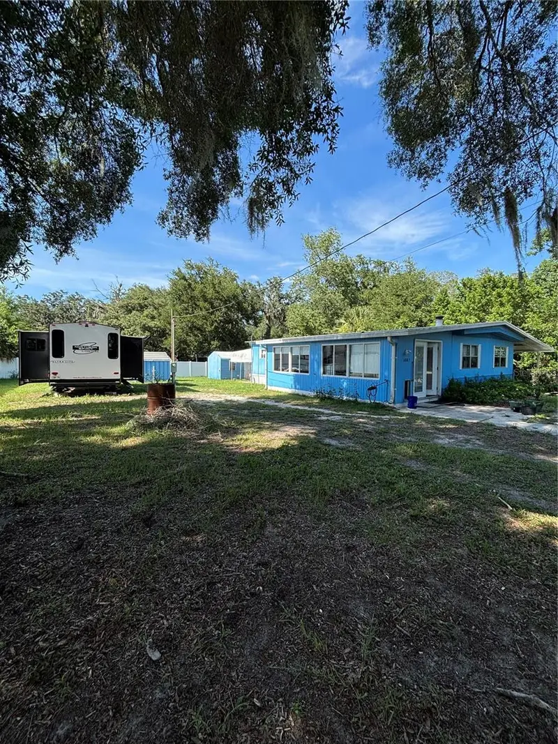 6885 Ne 5th  St, FL