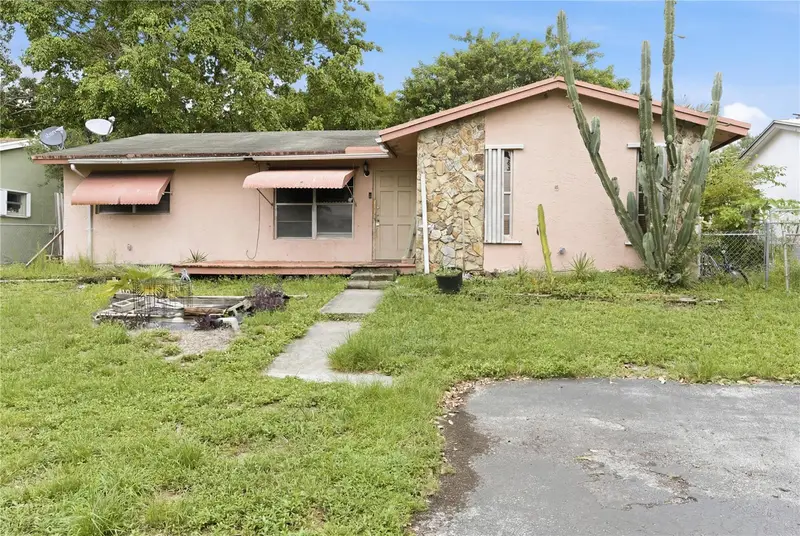 3121 N 72nd Way, FL