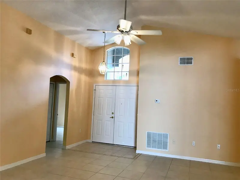 124 Easton Cir, FL