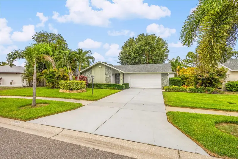 6543 Waterford Cir, FL
