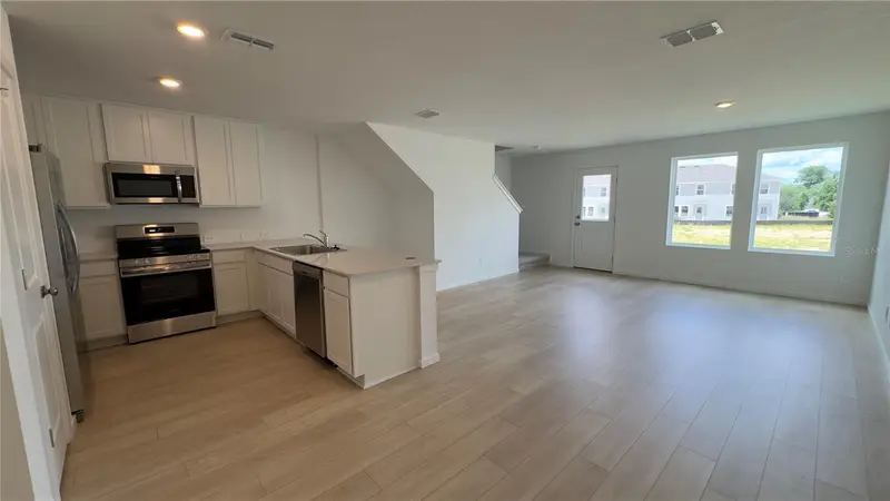 831 Lynx, FL