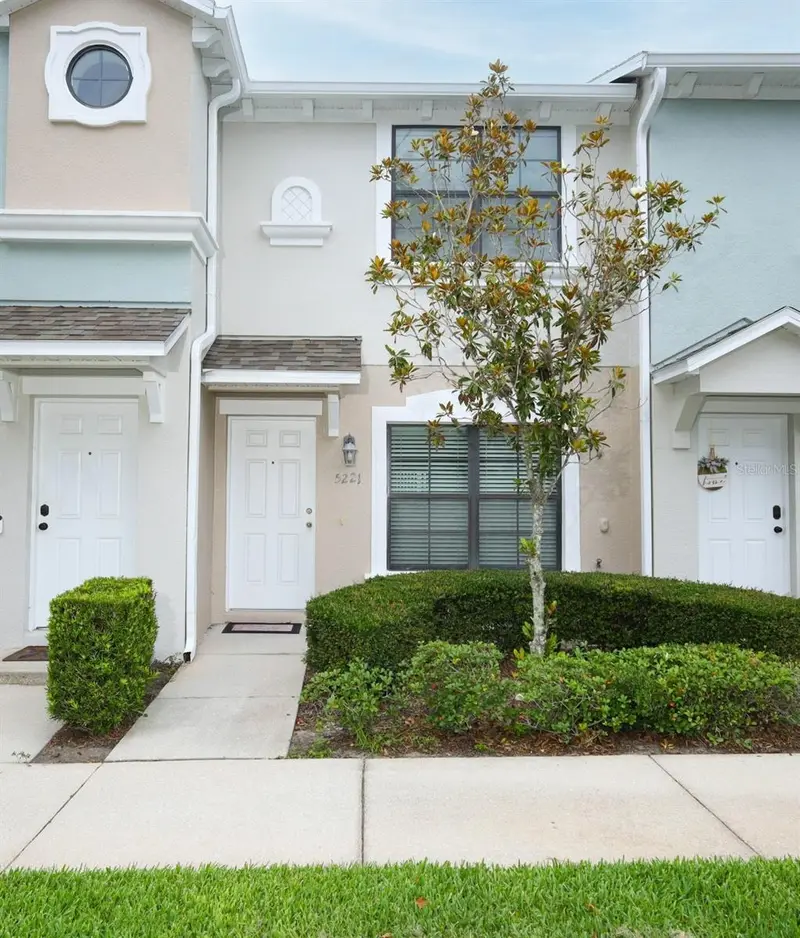 5221 Windsor Lake Cir, FL