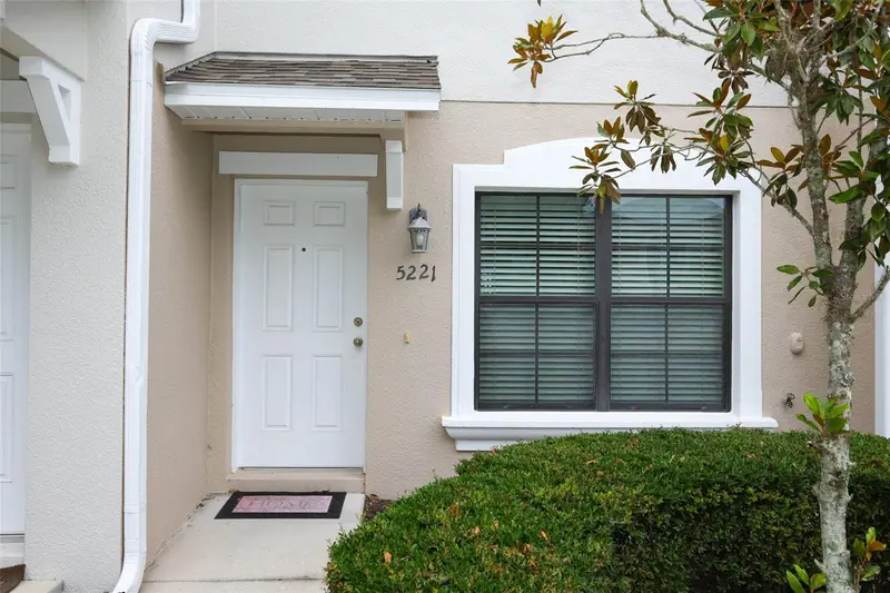 5221 Windsor Lake Cir, FL