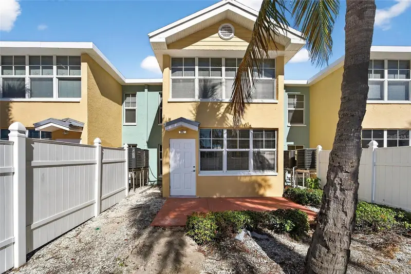 19417 Gulf Blvd #F110, FL