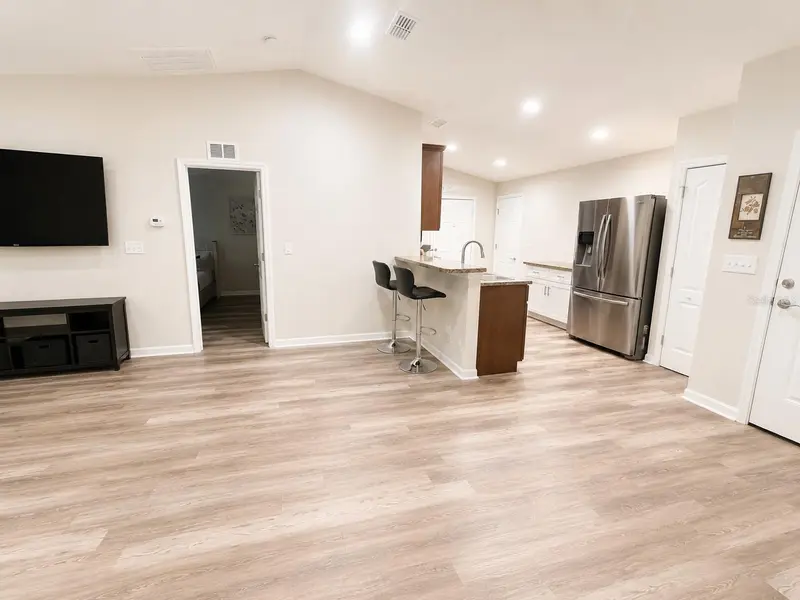 605 Valencia Ct, FL