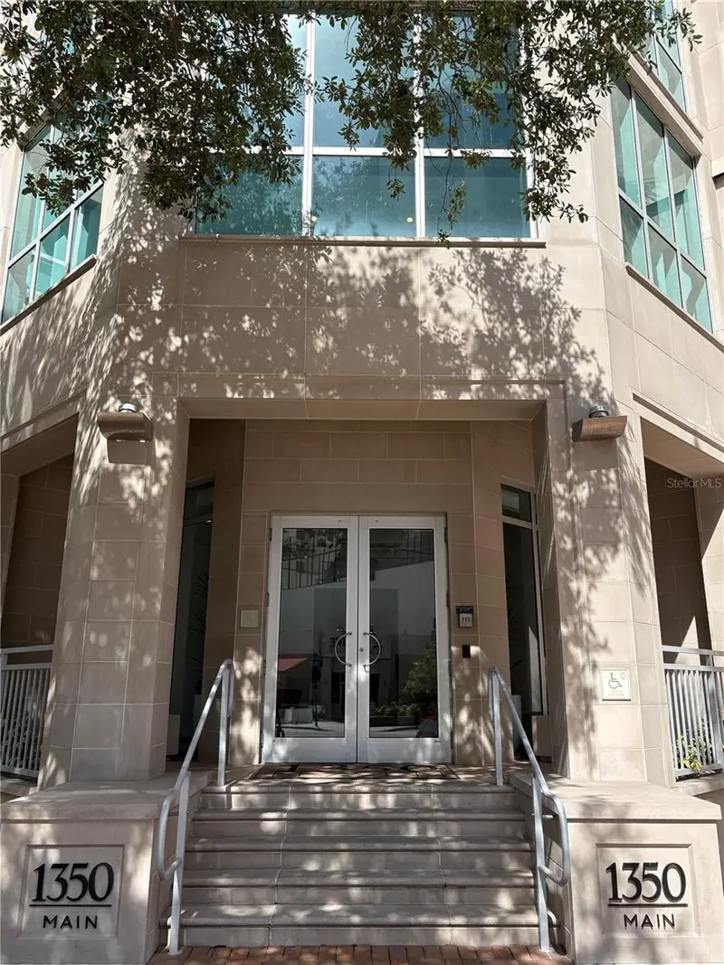 1350 Main St #302, FL