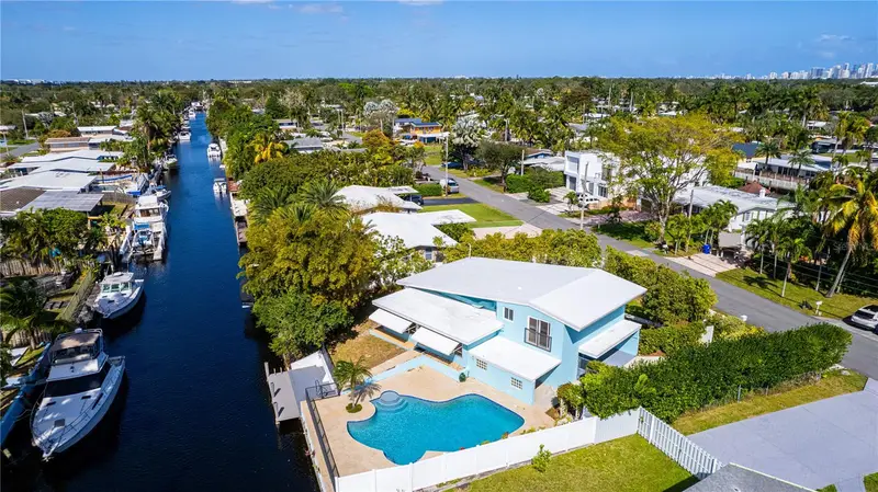 2631 Key Largo Ln, FL