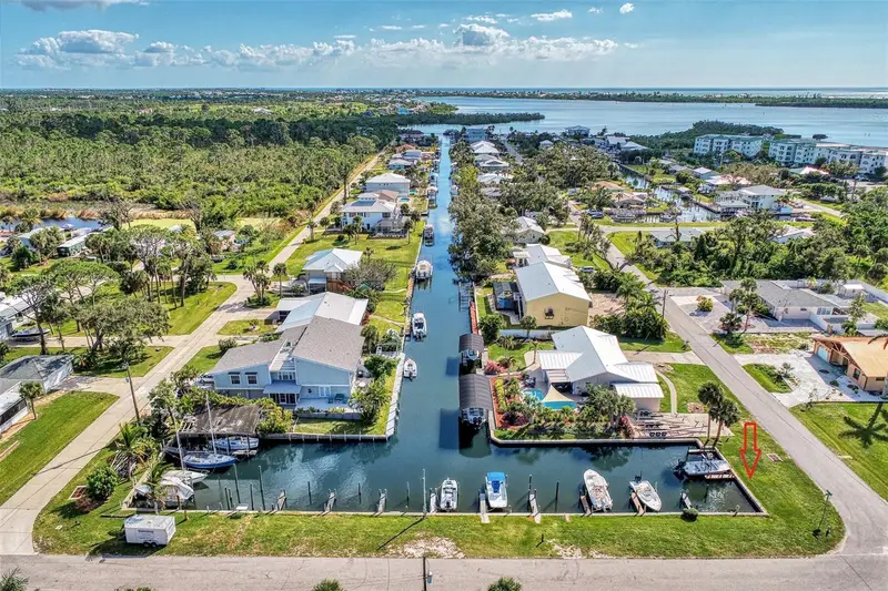 8225 Robert St, FL