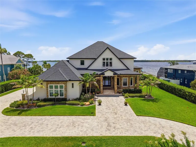 732 Shore Dr E, FL