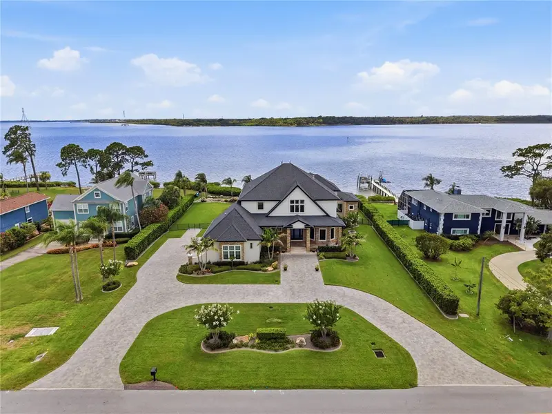 732 Shore Dr E, FL