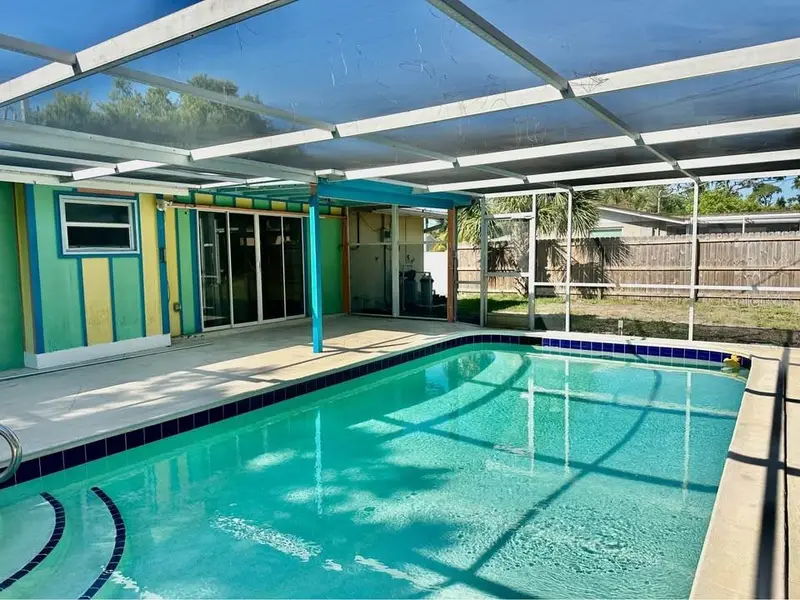 270 W Seminole Dr, FL