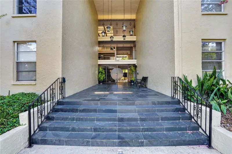 2302 S Manhattan Ave #214, FL